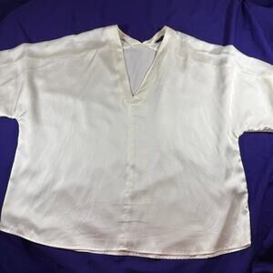 banana republic women’s size large cream colored blouse